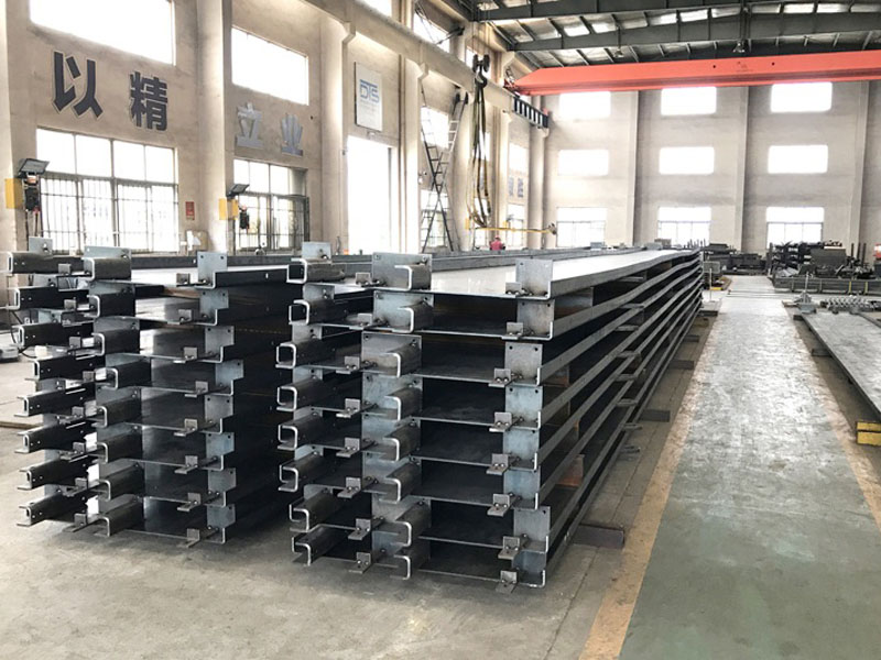 Welding and assembly of 18 meter side panel of air cooler